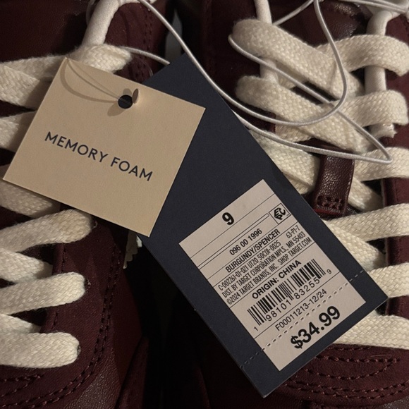 Universal Thread Men's Maroon and White Sneakers - Picture 4 of 7